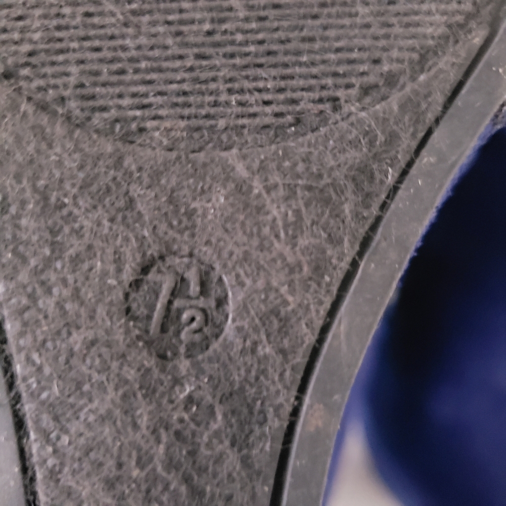 Shoes - Picture 3 of 7